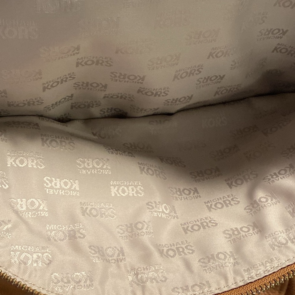 Soft Leather Michael Kors purse - Picture 5 of 6